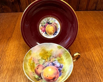 Taza y platillo Royal Winton pintados a mano con diseño de huerto, manzanas y ciruelas, firmados por el artista B Austin.