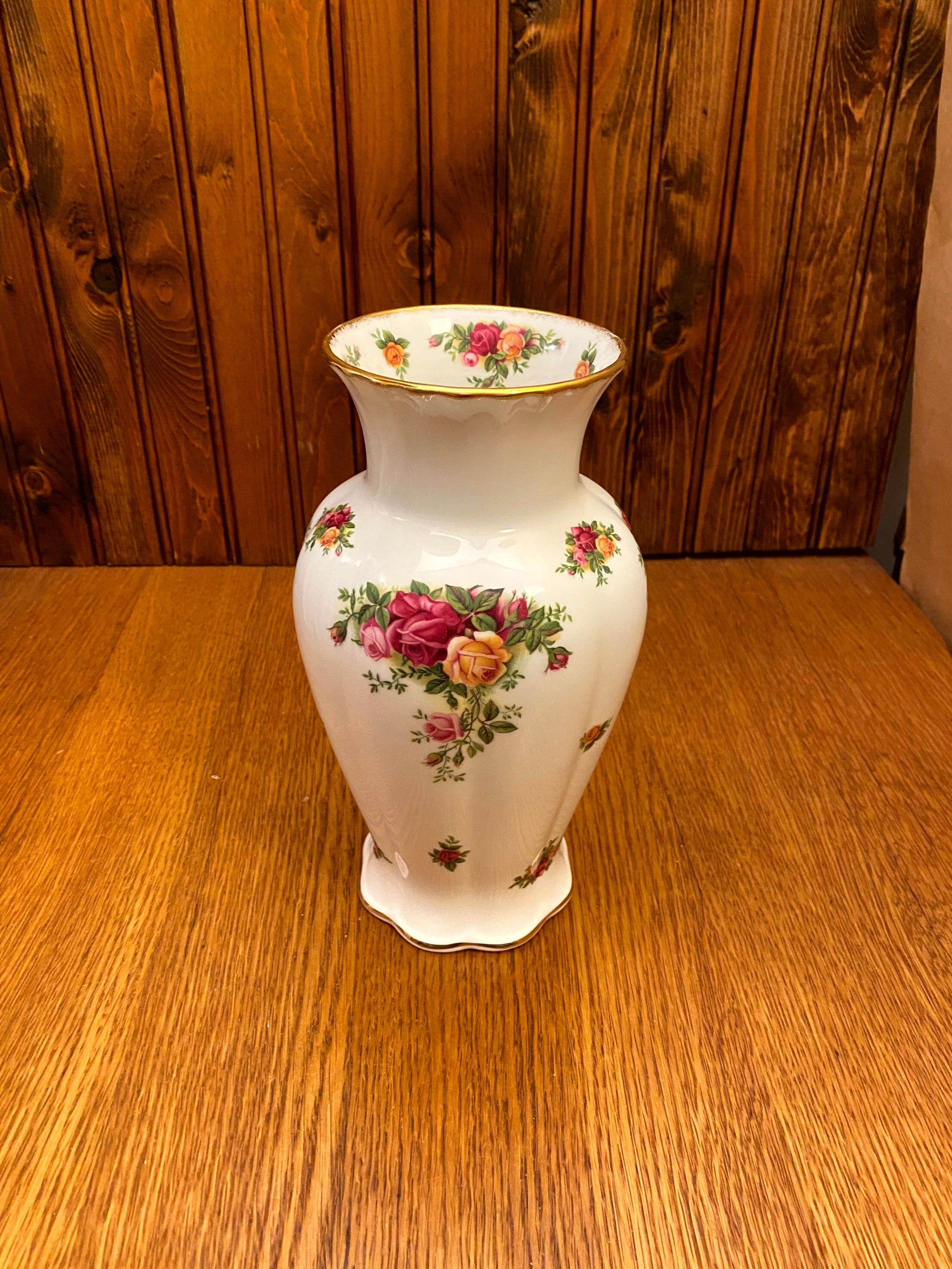 ロイヤルアルバート オールドカントリーローズ　花瓶　フラワーベース ROYAL ALBERT〉オールドカントリーローズのフラワーベース花瓶