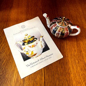 Franklin Mint Victoria and Albert Museum Porcelain Teapot