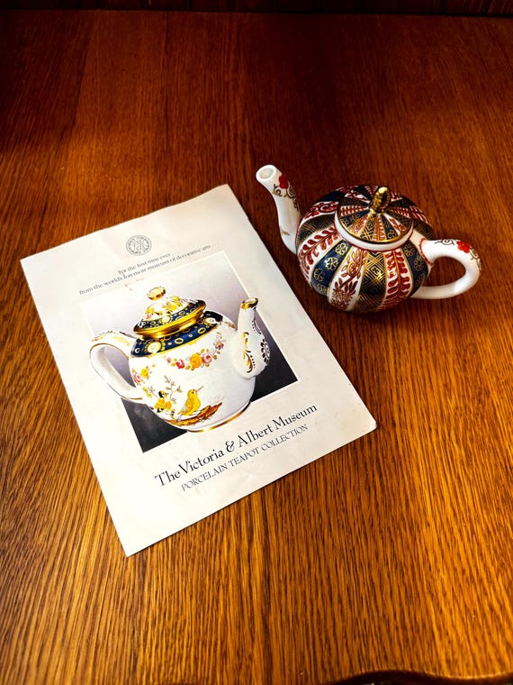 Franklin Mint Victoria and Albert Museum Porcelain Teapot Franklin Mint Victoria and Albert Museum Porcelain Teapot