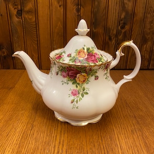 Royal Albert Old Country Roses Large Teapot