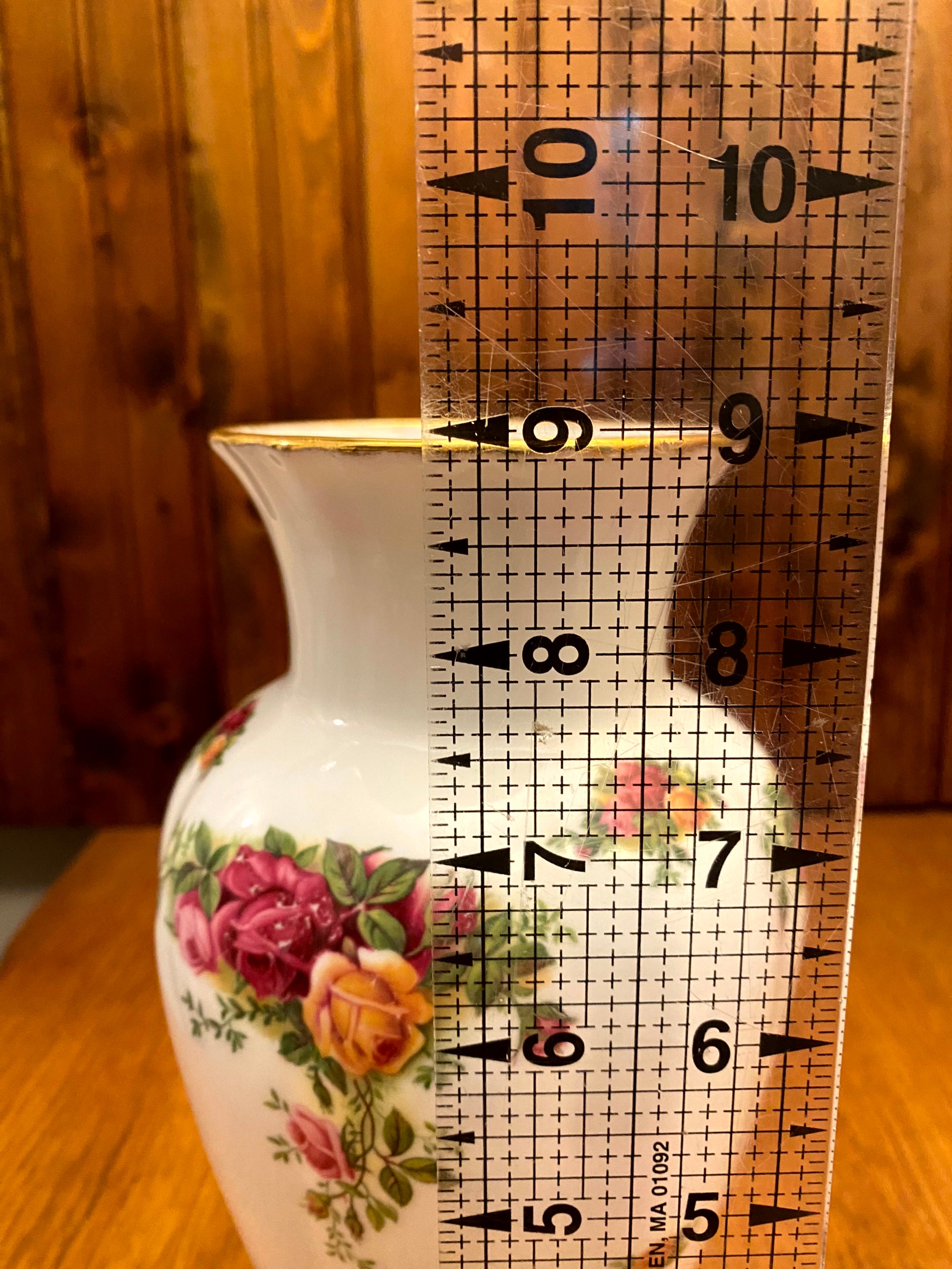 ロイヤルアルバート オールドカントリーローズ　花瓶　フラワーベース ROYAL ALBERT〉オールドカントリーローズのフラワーベース花瓶