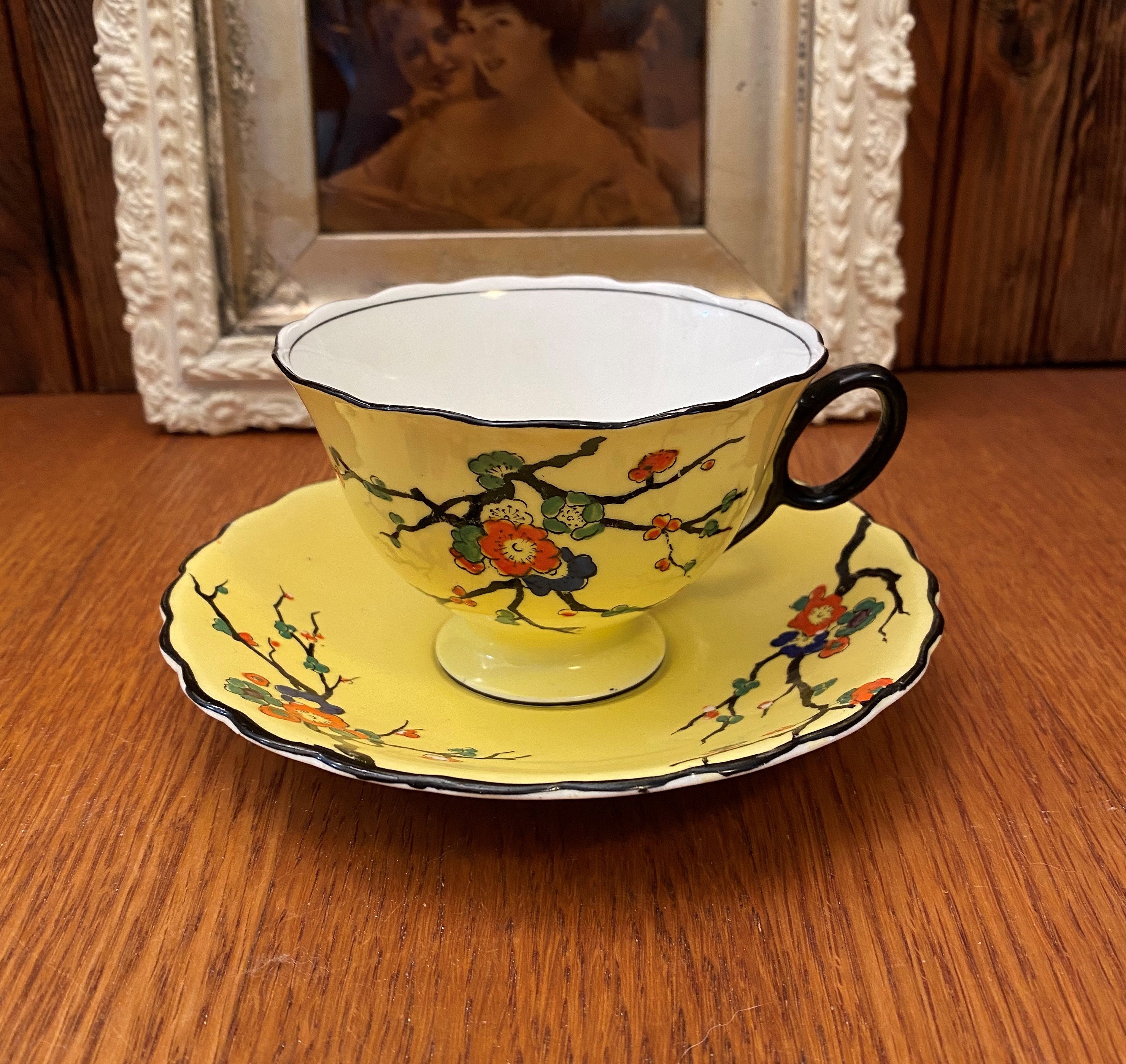 あざらし　アンティークカザフ刺繍とソビエト黄色プレート RARE Antique 1890's Atlas China Grimwade Blackthorn in Yellow