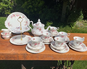 24 Piece Royal Albert Lavender Rose Tea Set With Large Teapot, Tea Set