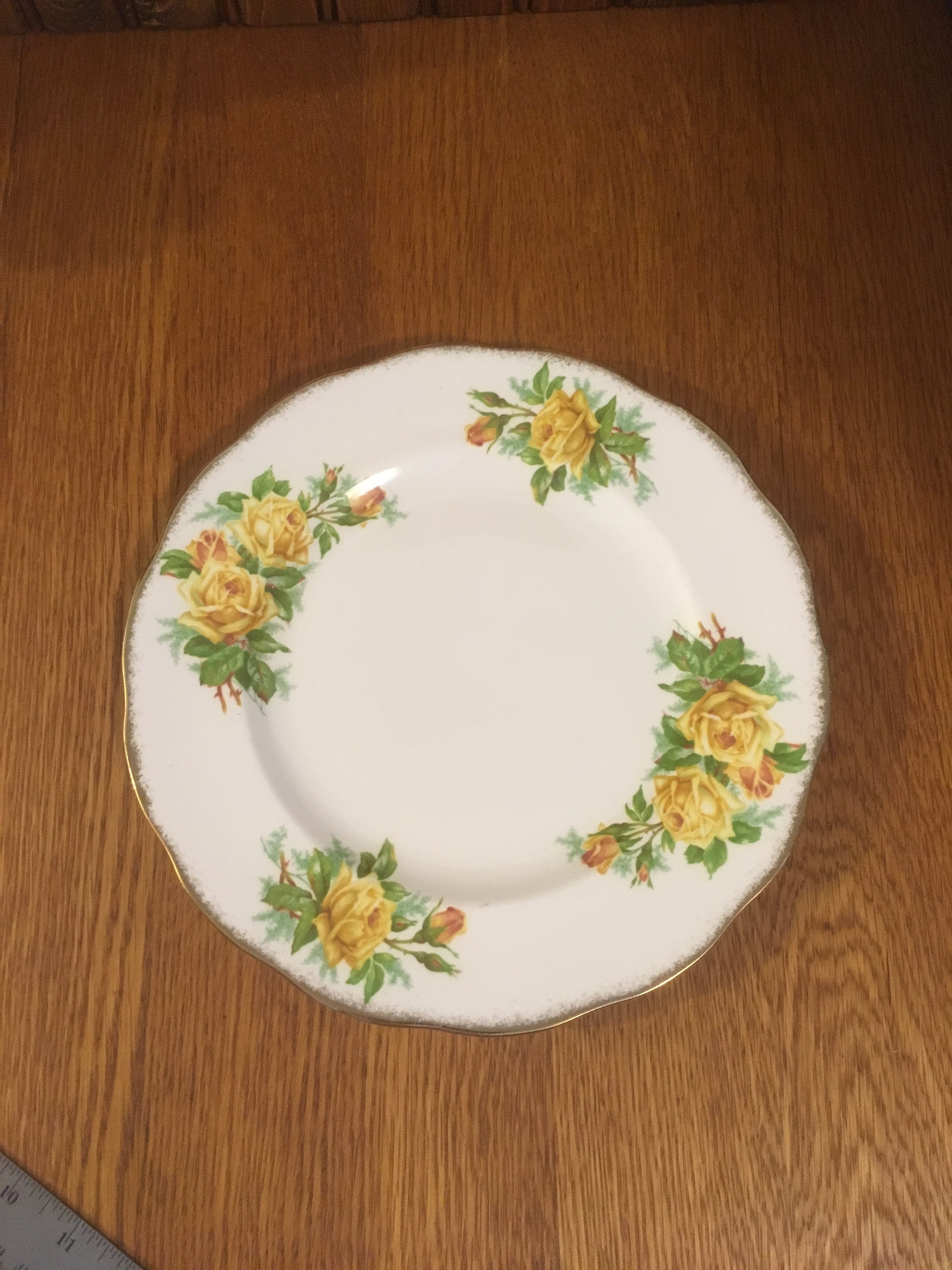 Royal Albert Yellow Tea Rose 10-1/4" Dinner Plate 