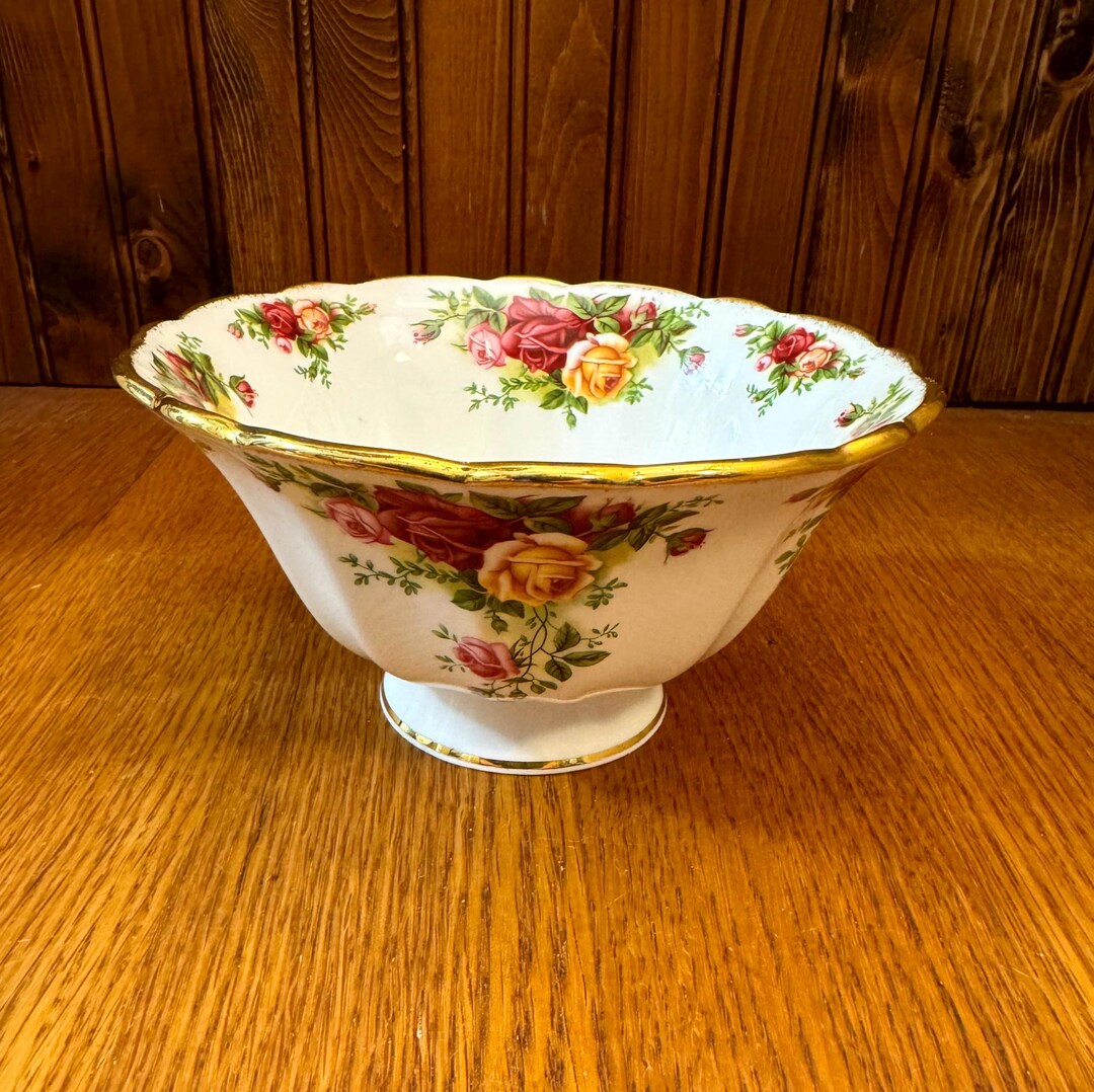 Royal Albert Old Country Roses Hampstead Footed Bowl, Pedestal