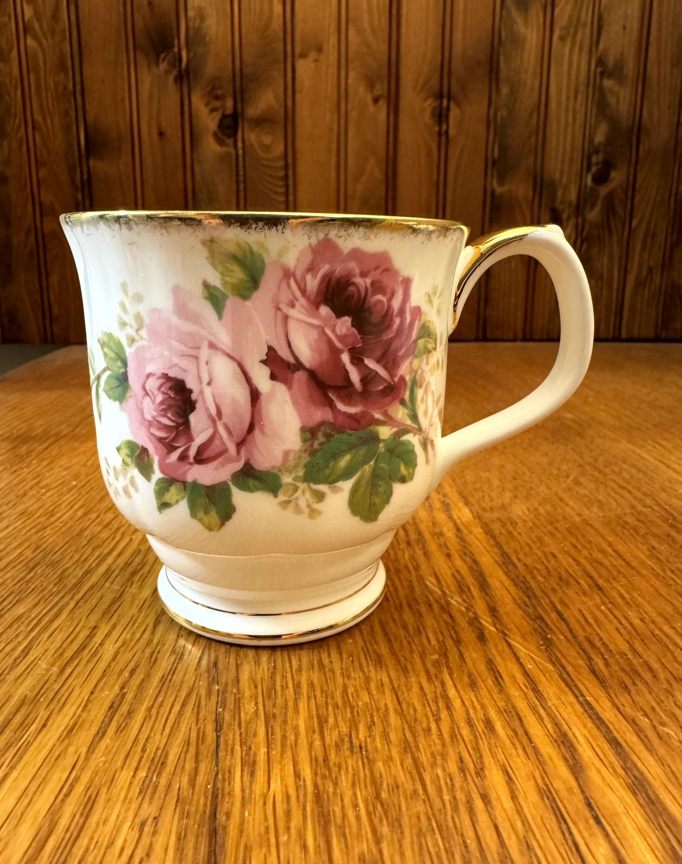 Royal Albert American Beauty Kaffeetasse, Montrose Form Tasse, große Cabbage Rose