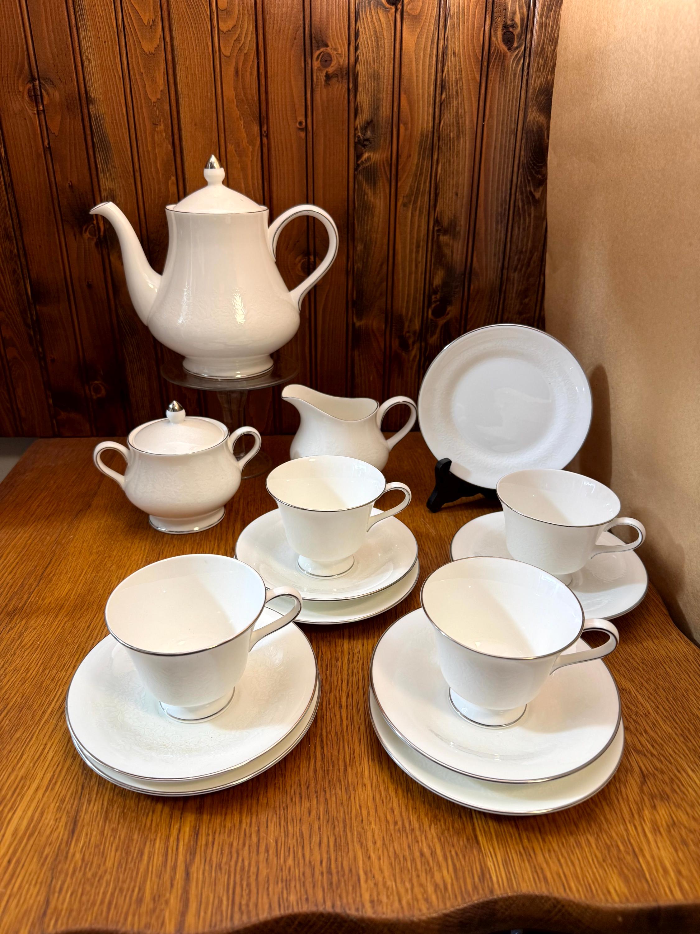 ウェッジウッド シルバー アーミン ティーセット 4人用 R4452 - Etsy 日本