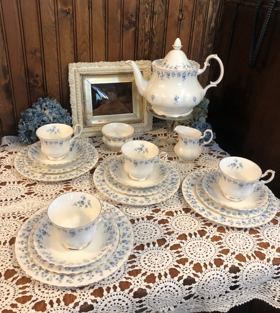 16 Piece Set of Royal Albert Memory Lane Tea Service for 4 