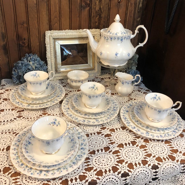 16 Piece Set of Royal Albert Memory Lane Tea Service For 4