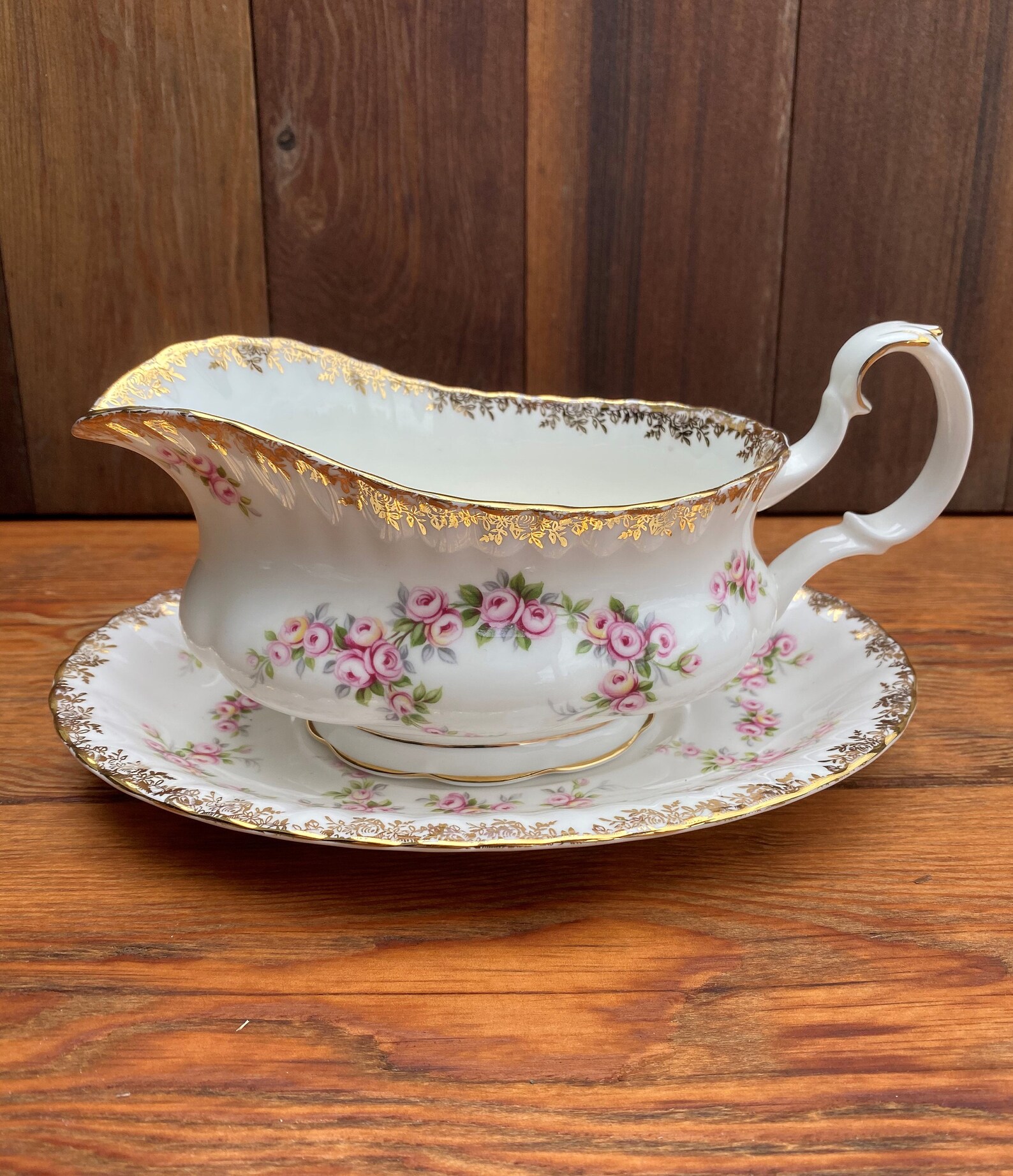 Plat à Tureen Et Saucière Royal Albert Tenderness, Collection Tendresse, Première Qualité