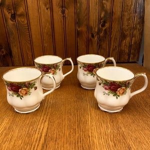 Set of 4 Royal Albert Old Country Roses Footed Scalloped Coffee Mug