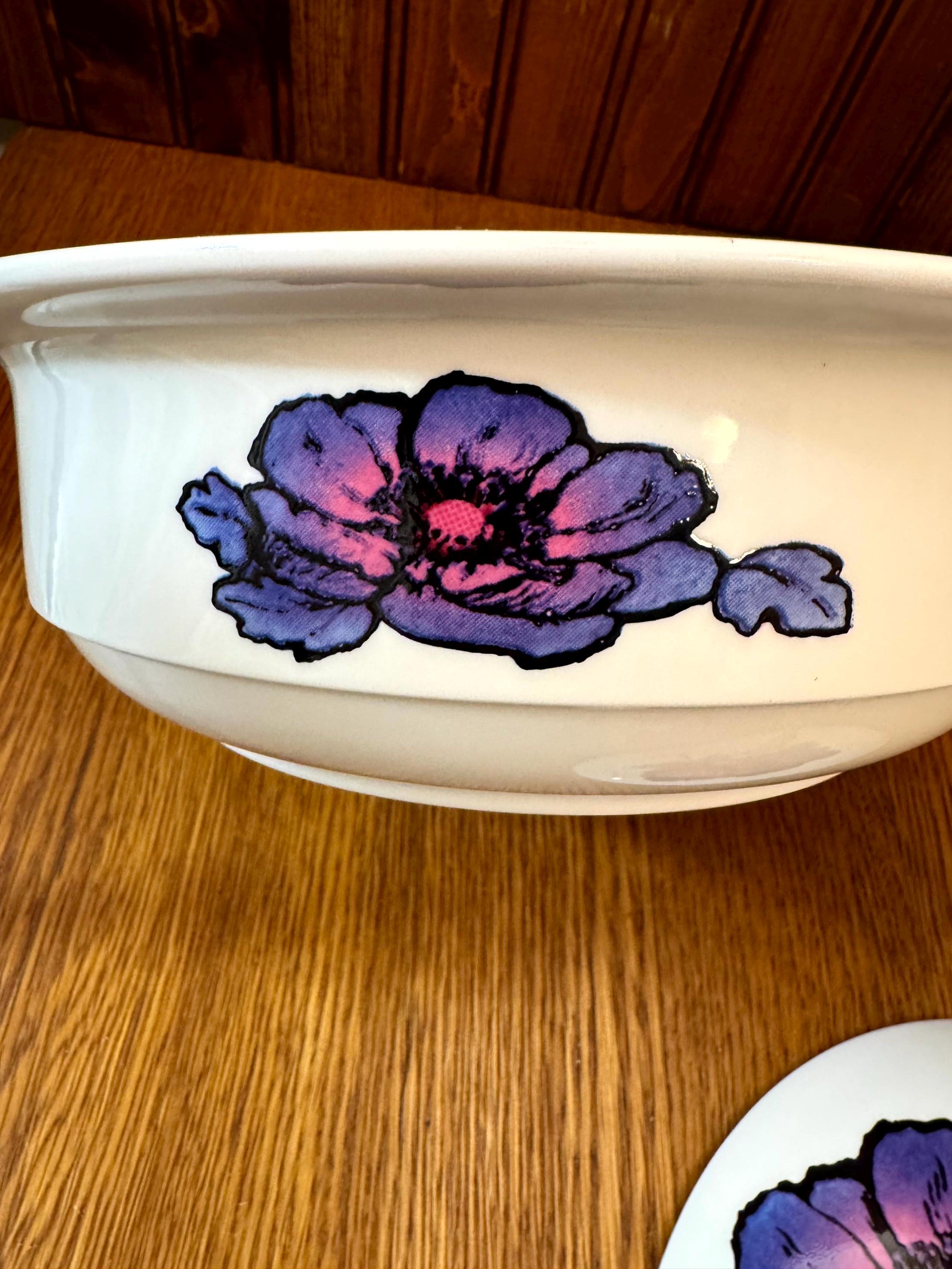 ウェッジウッドのスージー・クーパー、ブルーアネモネ、カバード