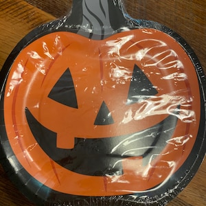 Jack o Lanter shaped paper plates Halloween party supplies