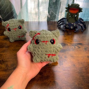 Kitty Plushie, Zombie Cat, Zombie Kitty Plush, Zombie Plush, Crochet Zombie Cat, Halloween Plushie, Kitty Plush, Chonky Cat Plush