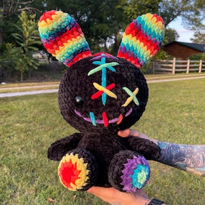 Jumbo Voodoo Bunny Plushie, Jumbo Häkelpuppe, Häschen häkeln Plushies, Benutzerdefinierte Puppe, Halloween Plüsch, auf Bestellung Puppe, süßes Halloween