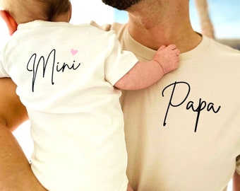 Partner Look Set Babybody und Shirt MINI & PAPA Geschenk für Babyshower Geburt werdende Eltern Weiß Beige Rosa Hellblau Herz