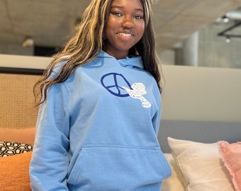 Hoodie mit Flockdruck Peacezeichen Taube Martín Luther King Zitat Baumwolle Pulli mit Beflockung verschiedene Farben und Größen. Blau Weiss