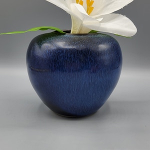 Vase en poterie bleue de fabrication japonaise image 1