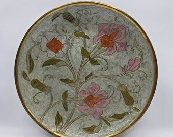 Vintage geätzter Messing-Cloisonné-Emaille-Blumenmuster-Indien-Messingteller. schwer