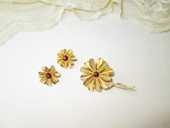 Gold Flower Brooch Earrings Set Vintage Topaz Rhi… - image 5