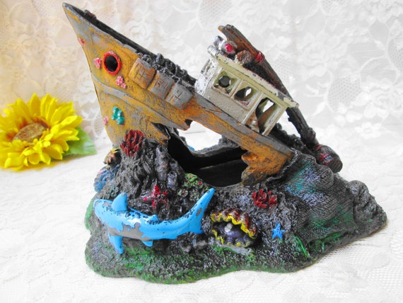 Sunken Ship Sharks Fish Aquarium Supplies Fish Tank Sculpture Fish Tank  Decor Plastic Reptile Gecko Hide or Fish Aquarium Figure 