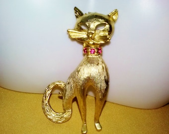 Gold Cat Brooch Kitty Cat Figural Figure Pin Gold Brushed Metal Ruby Red Rhinestone Collar Cat Lover Feline Halloween Vintage Brooch