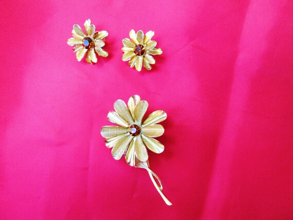 Gold Flower Brooch Earrings Set Vintage Topaz Rhi… - image 2