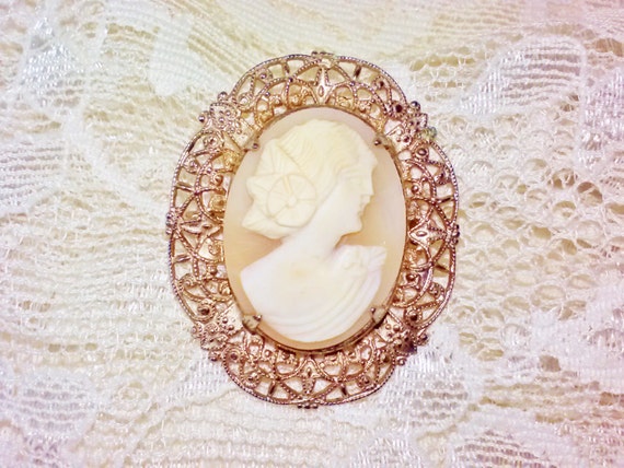 Gold Framed Carved Shell Cameo Brooch Pin Metal Filigree Frame