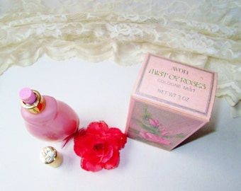 Perfume de colonia en aerosol Mist of Roses de Avon, fragancia