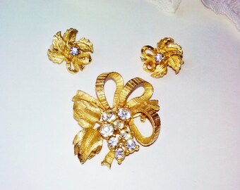Gold Christmas Bow Brooch Earring Set Crystal Rhinestone Bow & Leaves Vintage Goldtone Metal Bow and Leaf Pin Set