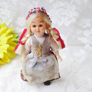 Small Swiss Holland Dutch Girl Doll Sleepy Eye Doll Vintage 4&quot; Doll Toy Yellow Pigtails Moving Arms Legs Head International costume doll