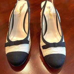 Classic Chanel Heels - White Shirred Silk with Black Grosgrain Tip - Size 39 1/2 - Never Worn