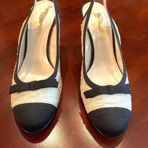 Pre-owned Chanel Cloth Ballet Flats In Navy