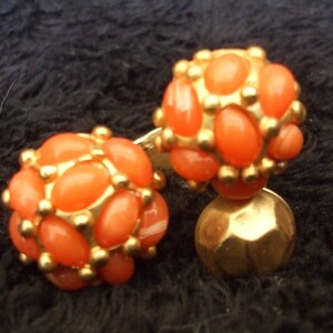 Vintage Crazy Faux Coral Eighties Goldtone Ring, Summer Costume Jewelry , Large Unusual Coral and Gold 1980s Jewelry image 3