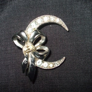 Vintage Silvertone Rhinestone Moon Bow Pin, Silver Colored Crescent Moon Brooch, Celestial Pin