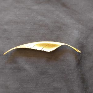 Giovanni Gold Leaf Pin - Etsy display picture 3