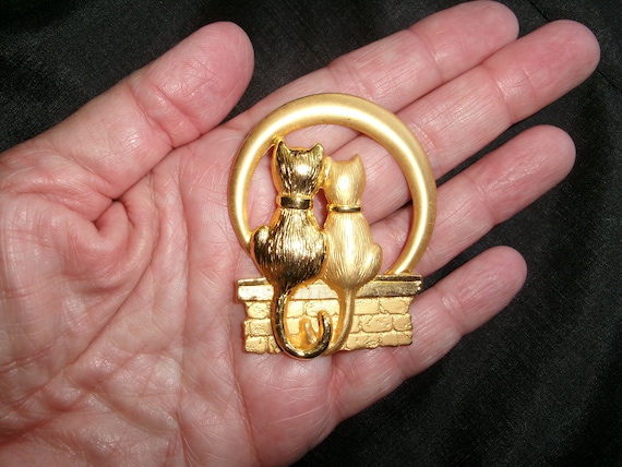 Vintage JJ Goldtone Moon Cats Pin , Jonette Gold … - image 3