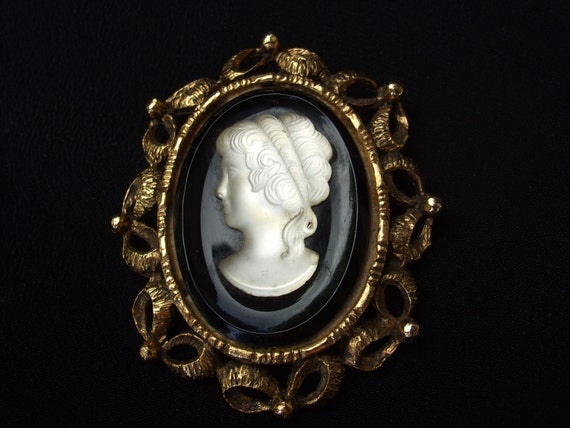 Vintage Camphor Glass Cameo Brooch , Old Cameo Bl… - image 1