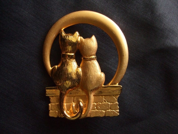 Vintage JJ Goldtone Moon Cats Pin , Jonette Gold Colored Cat