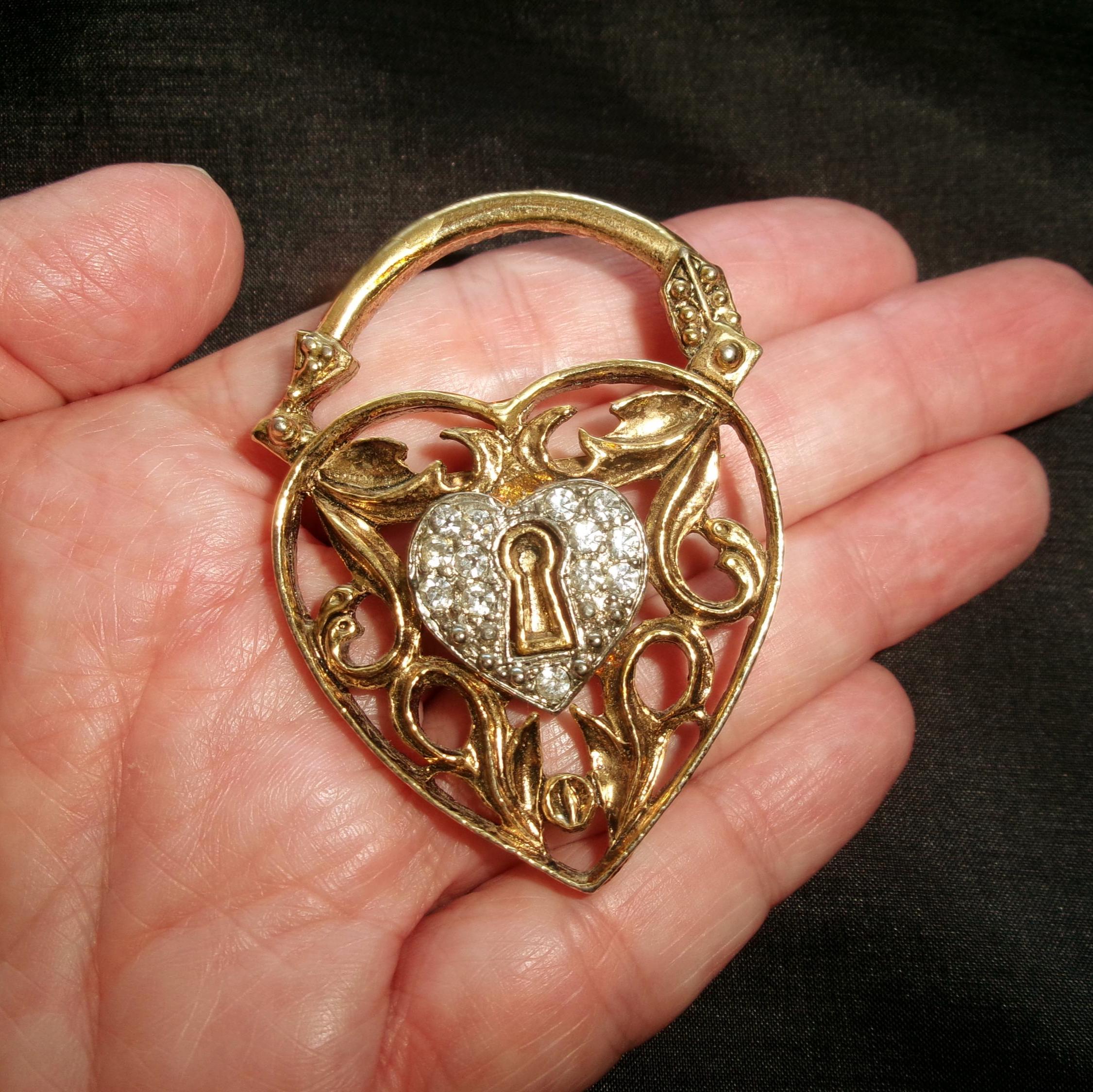 ◆VINTAGE HOLLYWOOD◆ Porte Love Lock Necklace VH2379NE001B Love Lock Pendant Silver — Lola & Company