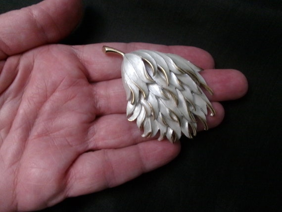 Vintage Pastelli Leaf or Feather Pin, Two Tone Si… - image 8