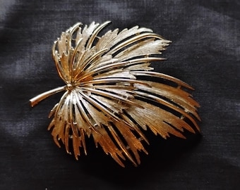 Vintage Lisner Silvertone Leaf Brooch , Large Silver Tone Pin