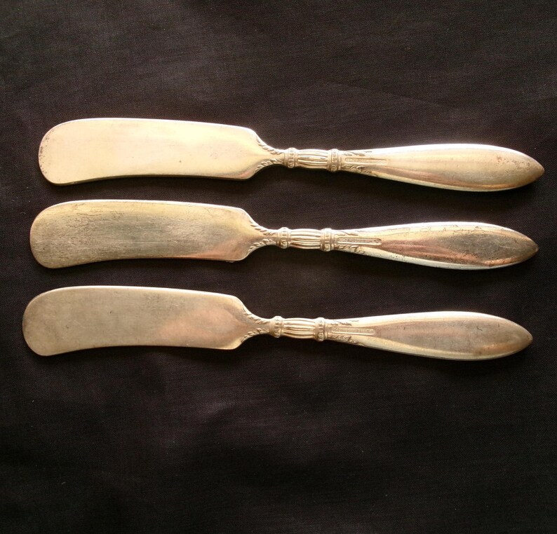 Antique Queen Ann St Moritz Pattern Butter Knives, Set of 3 Silver