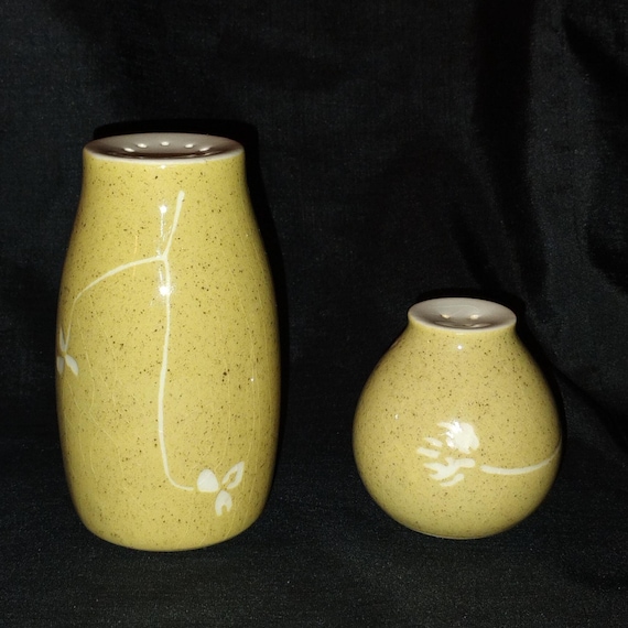 Vintage Harker White Clover Golden Spice Shakers, HTF Russel Wright Yellow Salt and Pepper Shakers