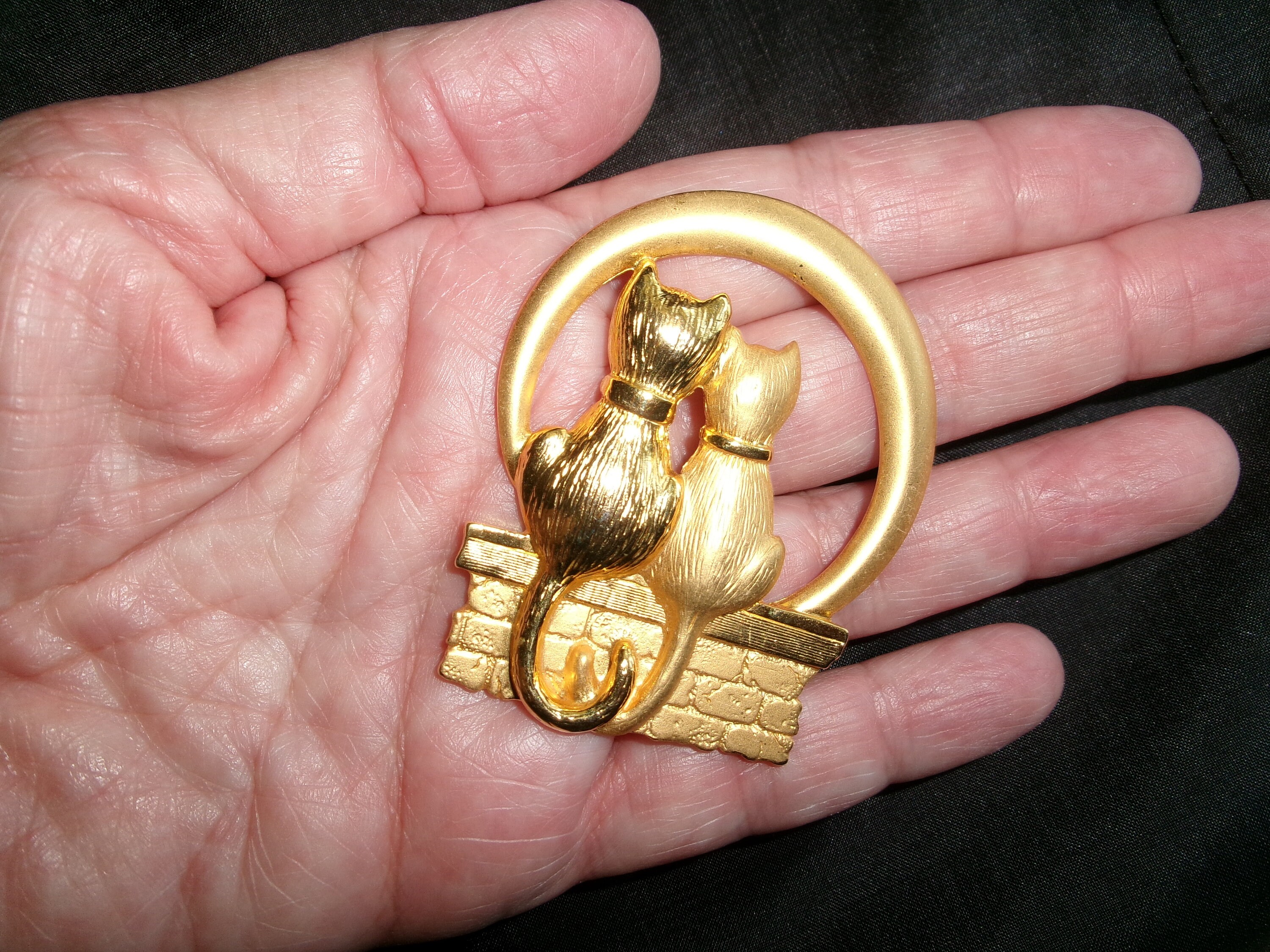 badkittyvintagefinds Vintage JJ Goldtone Moon Cats Pin , Jonette Gold Colored Cat Lovers Brooch , Accessory for Halloween