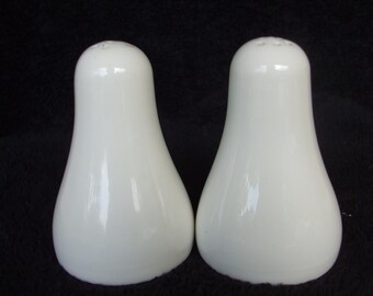 Mid Century Modern Syracuse Shakers , Mod Minimal White Shakers, MCM Salt and Pepper Shakers