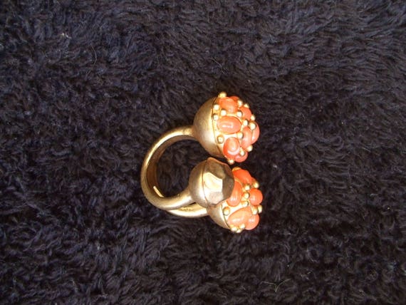 Vintage Crazy Faux Coral Eighties Goldtone Ring, … - image 5