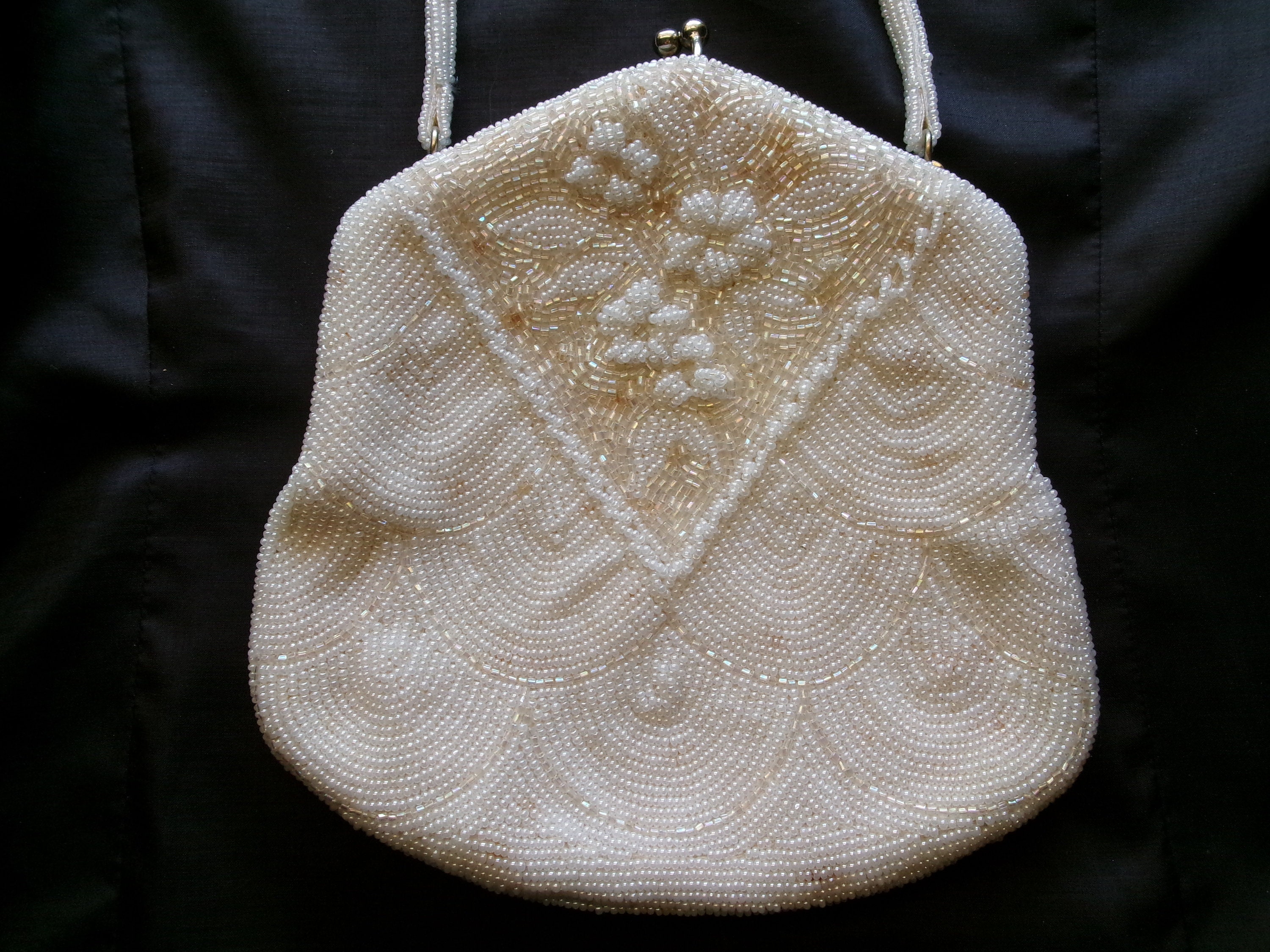 Vintage Magid White Beaded Seashell Shaped Purse Handbag – Shop Cool Vintage  Decor