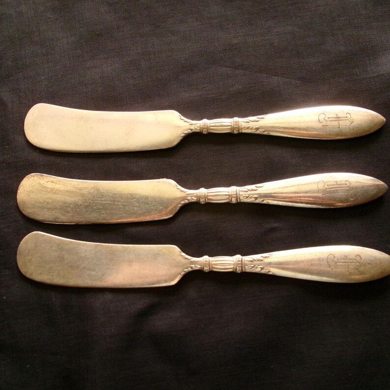 Antique Queen Ann St Moritz Pattern Butter Knives, Set of 3 Silver